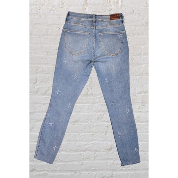 Hollister Star Embroidered Cropped Curvy Jeans | Juniors 3R High Rise - Picture 6 of 8